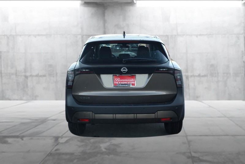 Nissan Kicks Vehicle Image 06