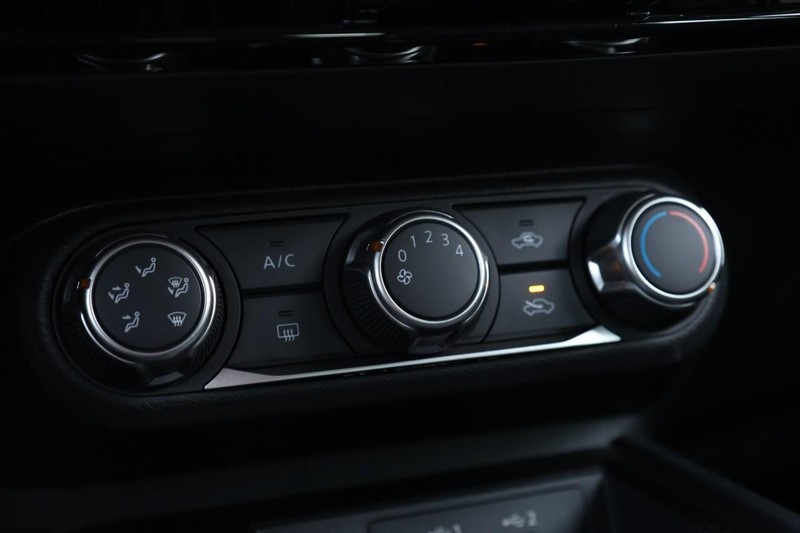 Nissan Kicks Vehicle Image 14