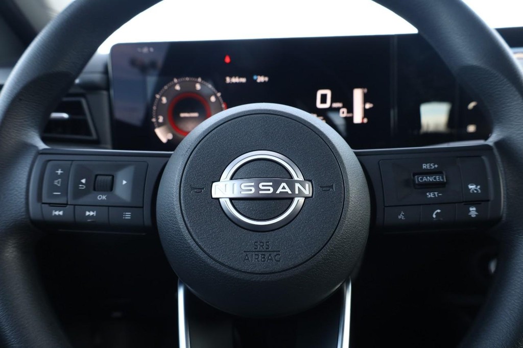 Nissan Kicks Vehicle Full-screen Gallery Image 9