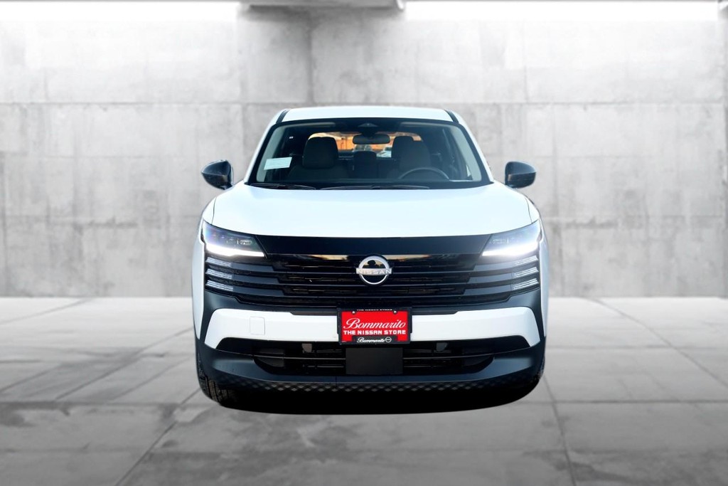 Nissan Kicks Vehicle Full-screen Gallery Image 4