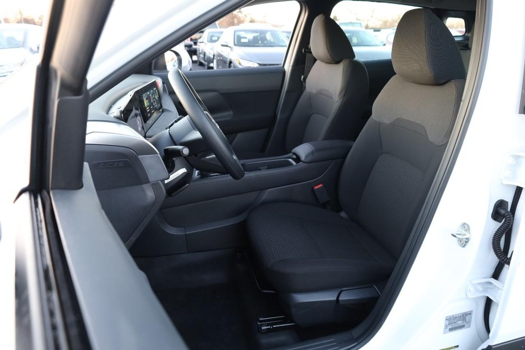 Nissan Kicks Vehicle Full-screen Gallery Image 8