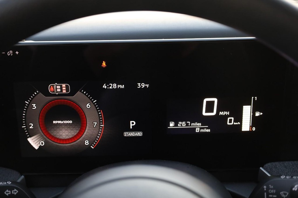 Nissan Kicks Vehicle Full-screen Gallery Image 10