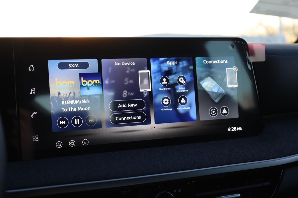 Nissan Kicks Vehicle Full-screen Gallery Image 11