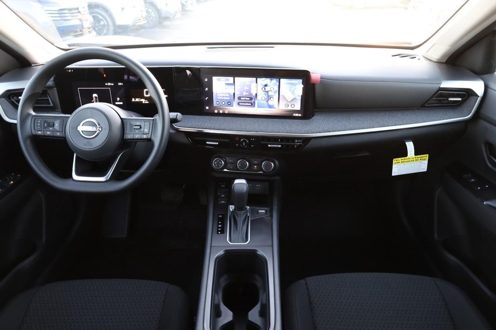 Nissan Kicks Vehicle Full-screen Gallery Image 22