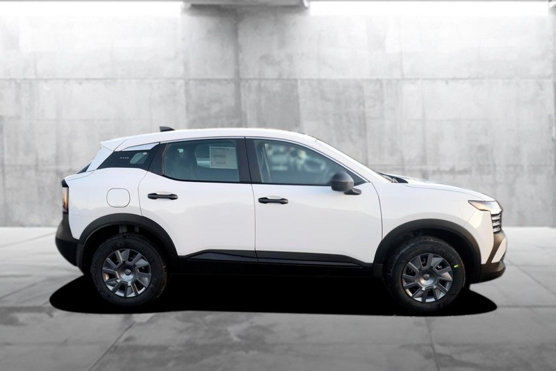 Nissan Kicks Vehicle Image 05