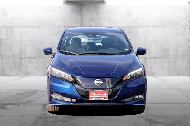 Nissan LEAF Vehicle Image 04