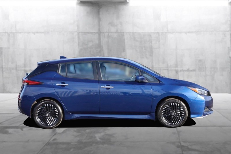 Nissan LEAF Vehicle Image 05