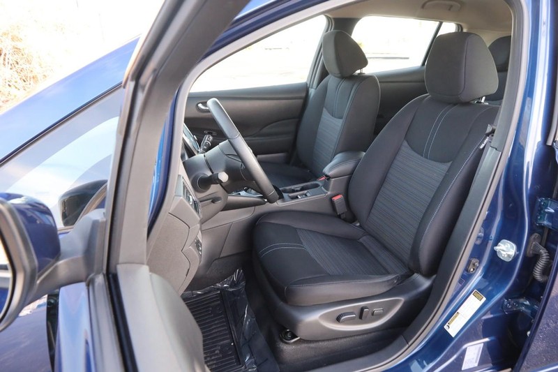 Nissan LEAF Vehicle Image 08