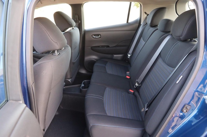 Nissan LEAF Vehicle Image 09