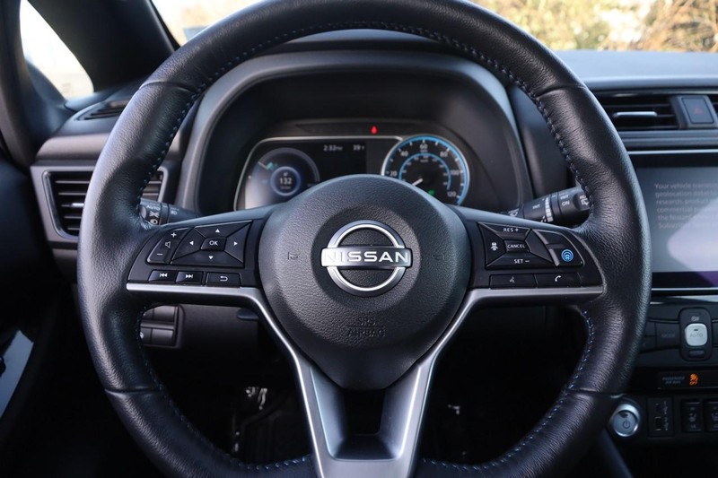 Nissan LEAF Vehicle Image 10