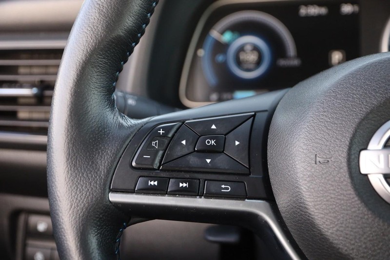 Nissan LEAF Vehicle Image 11