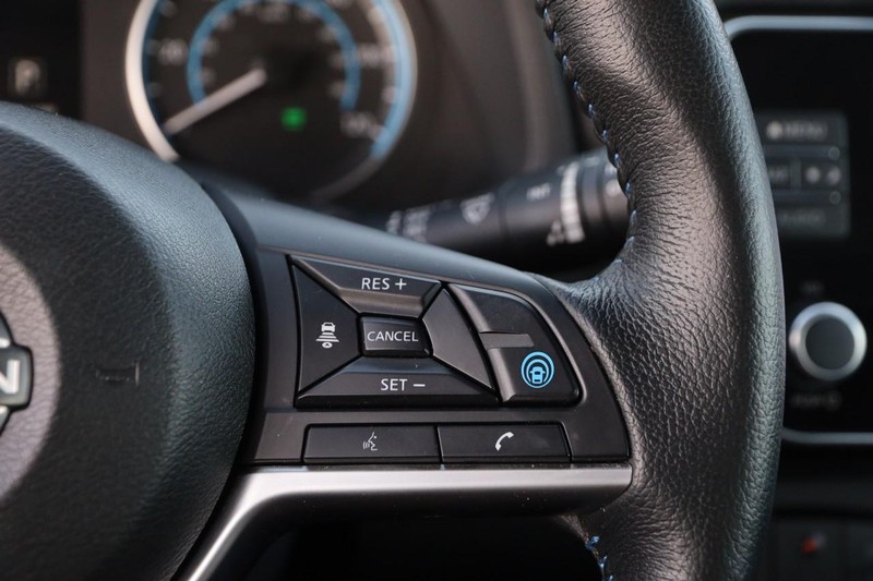 Nissan LEAF Vehicle Image 12