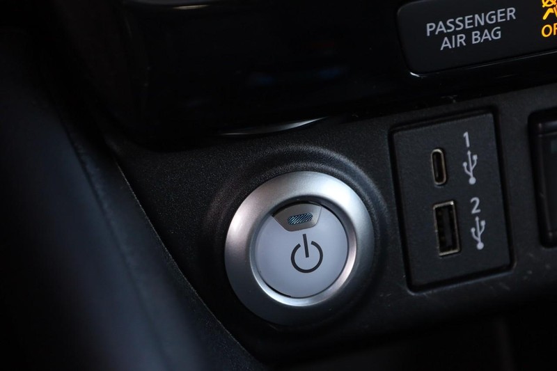 Nissan LEAF Vehicle Image 14