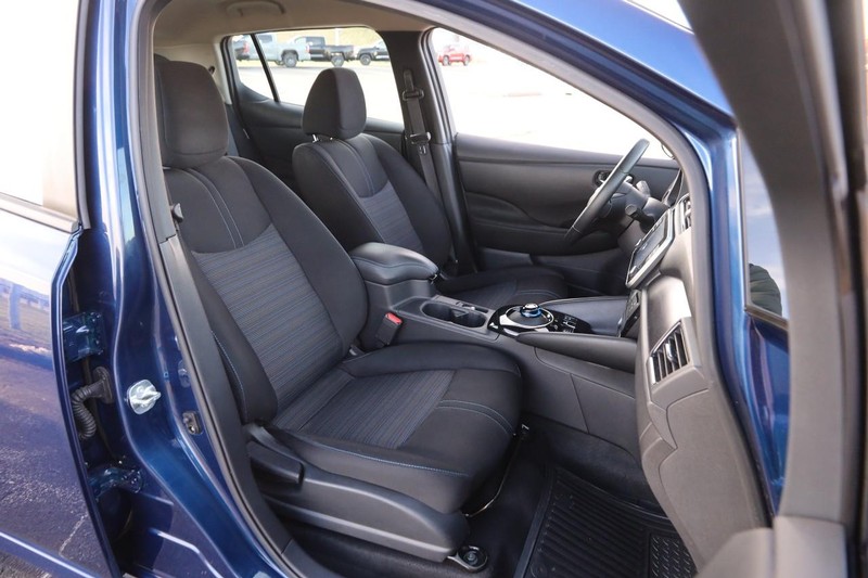Nissan LEAF Vehicle Image 25