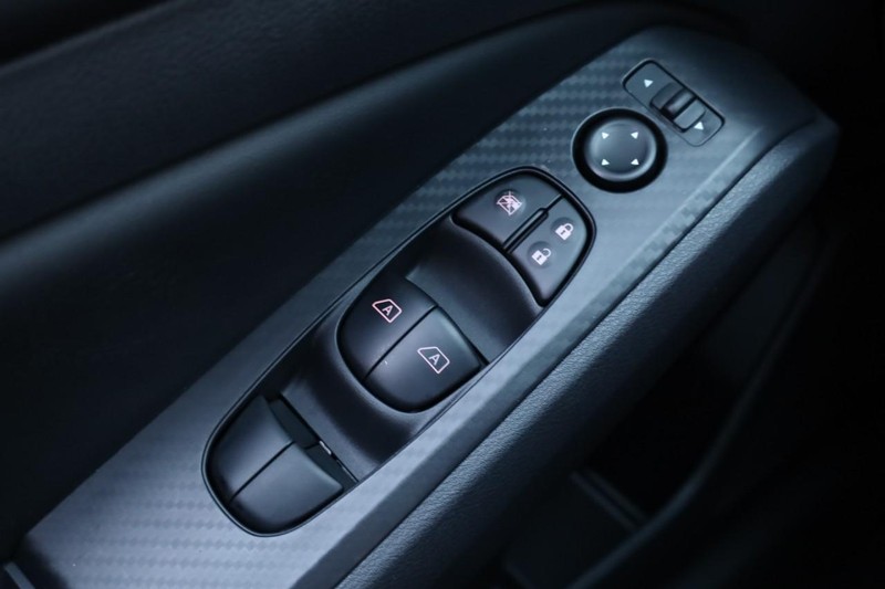 Nissan Altima Vehicle Image 17