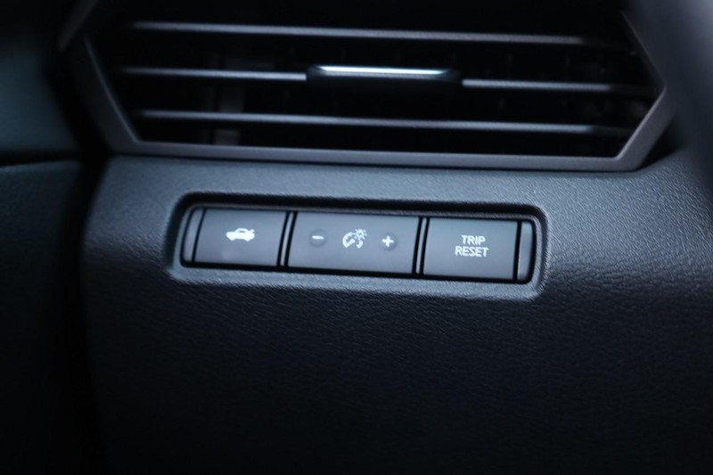 Nissan Altima Vehicle Image 18