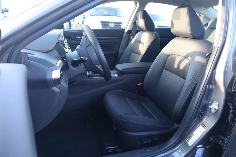 Nissan Altima Vehicle Image 08