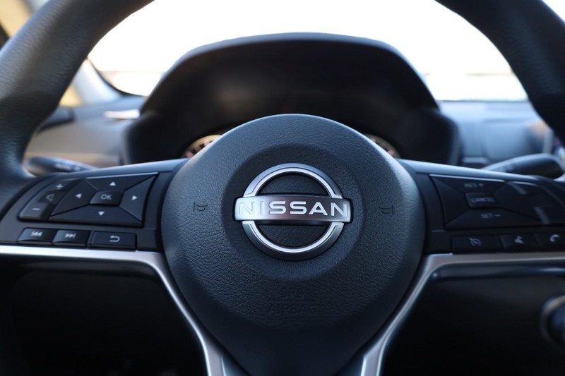 Nissan Altima Vehicle Image 09