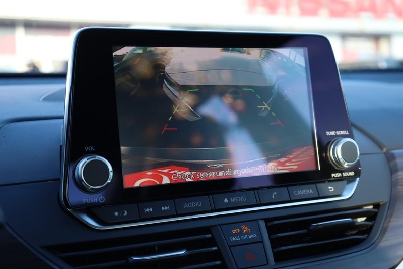 Nissan Altima Vehicle Image 12