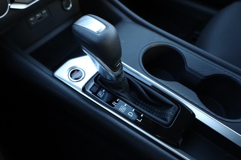 Nissan Altima Vehicle Image 15