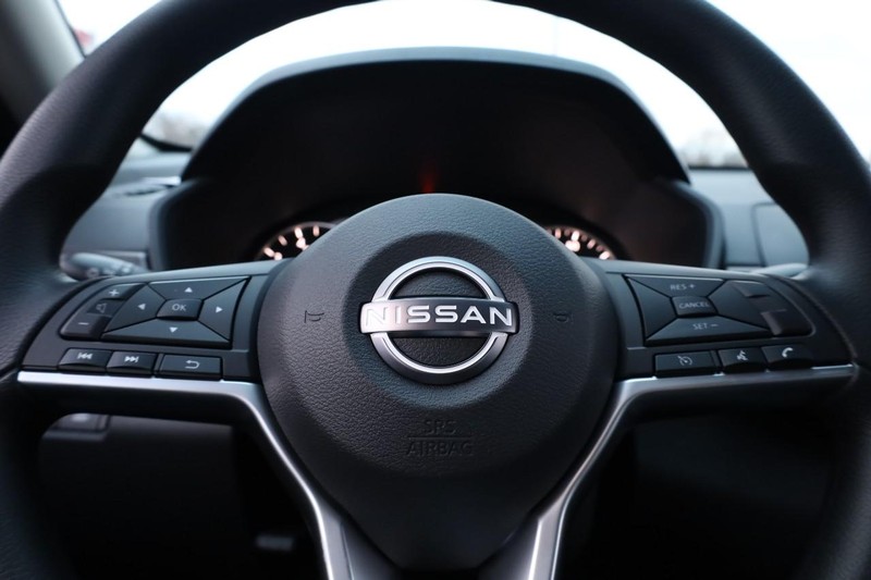 Nissan Altima Vehicle Image 09