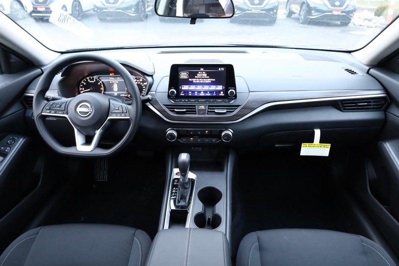 Nissan Altima Vehicle Image 21