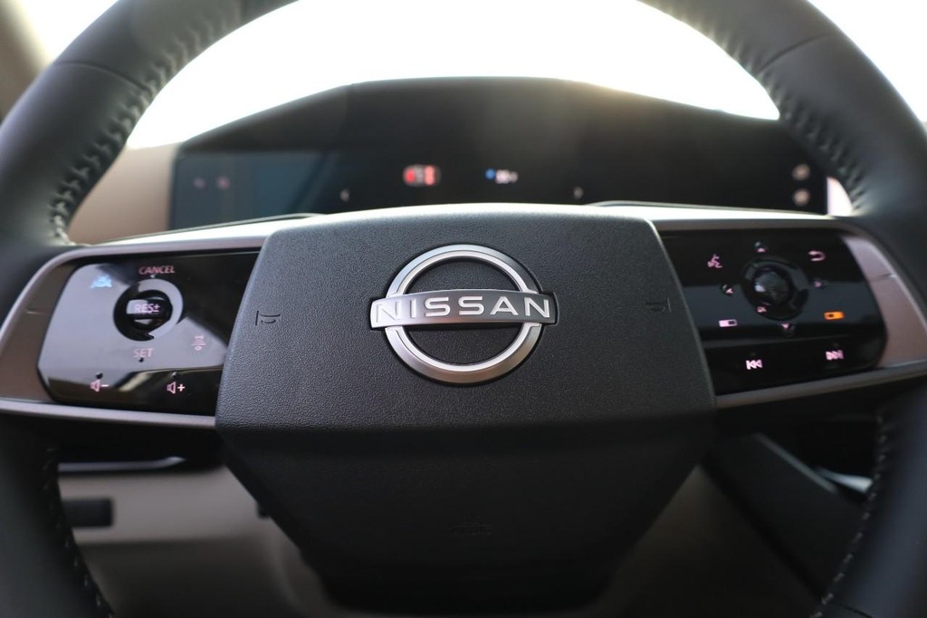 Nissan Murano Vehicle Image 12