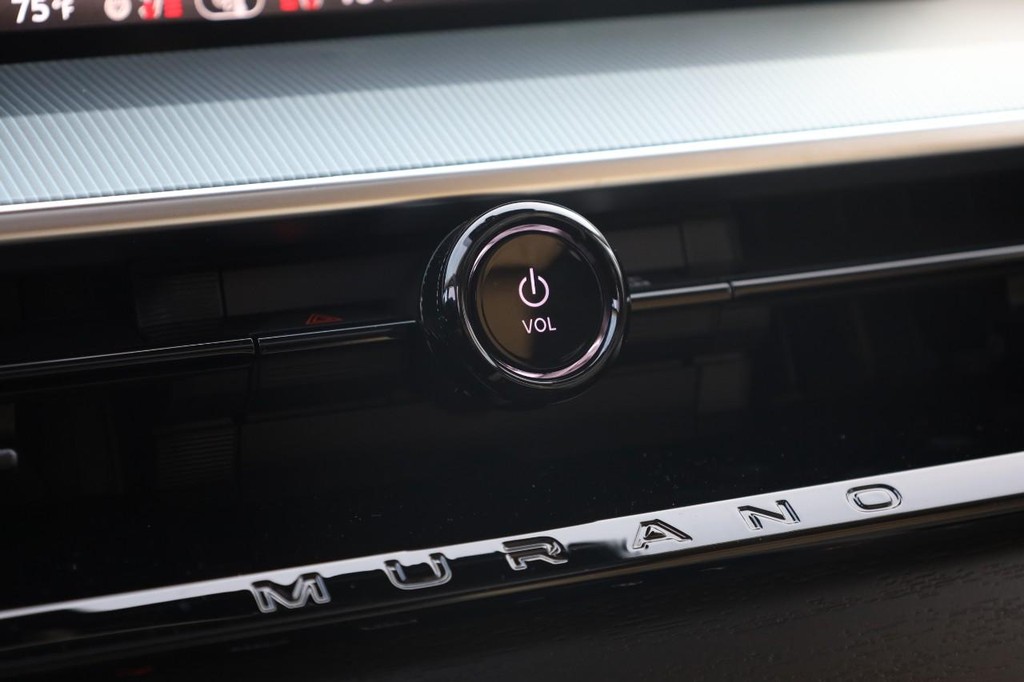 Nissan Murano Vehicle Image 17