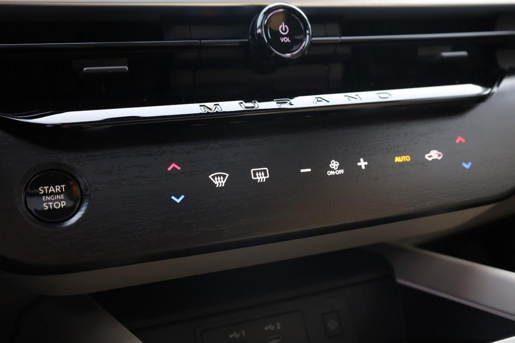 Nissan Murano Vehicle Image 18