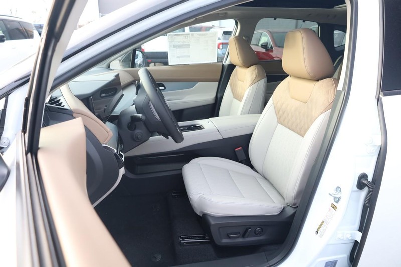 Nissan Murano Vehicle Image 11