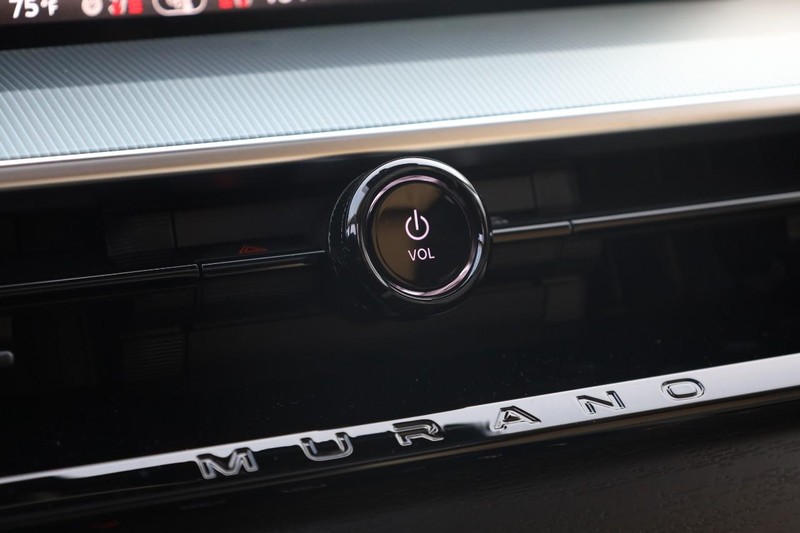 Nissan Murano Vehicle Image 17