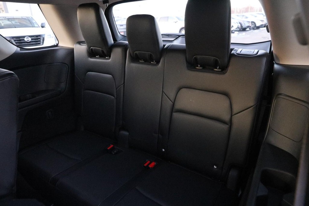 Nissan Pathfinder Vehicle Image 11