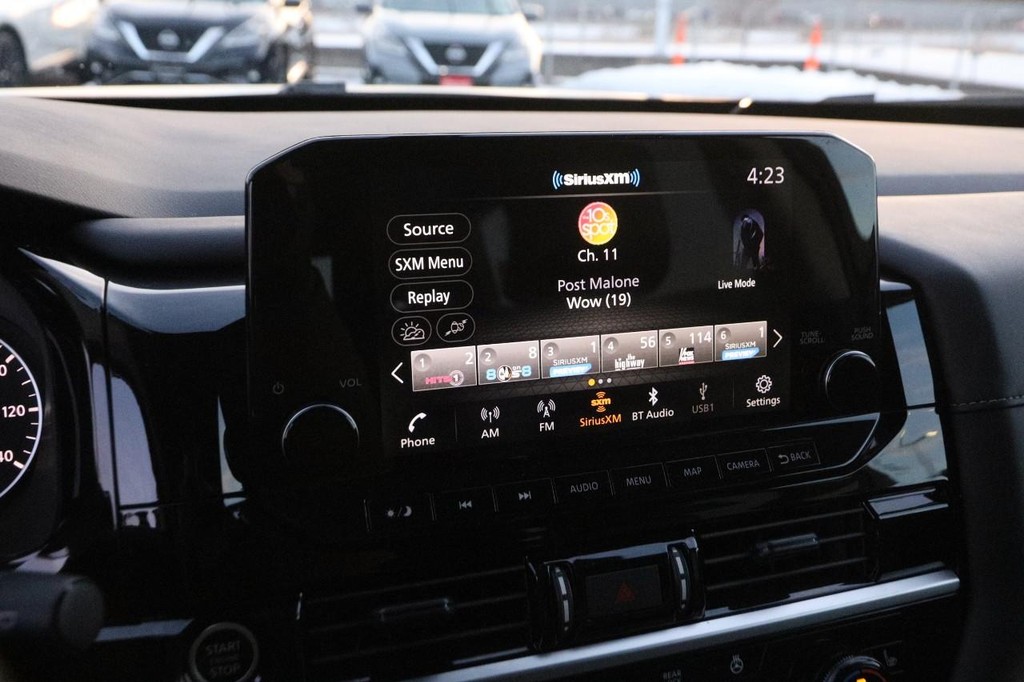 Nissan Pathfinder Vehicle Image 17