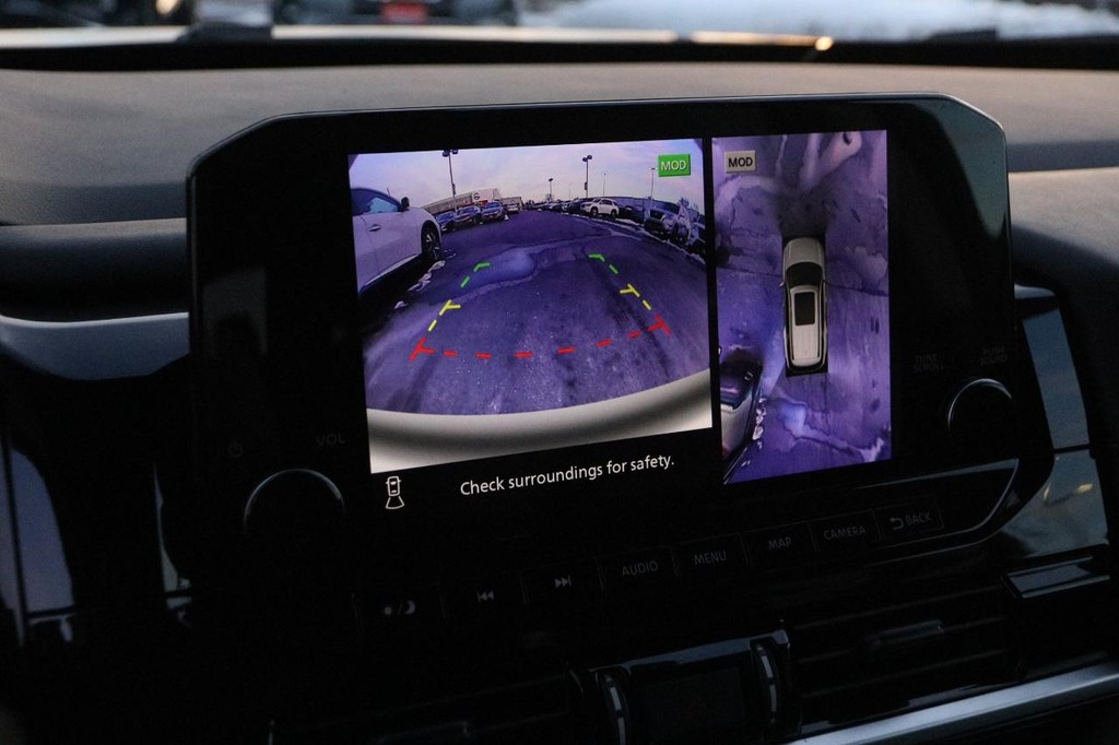 Nissan Pathfinder Vehicle Image 18