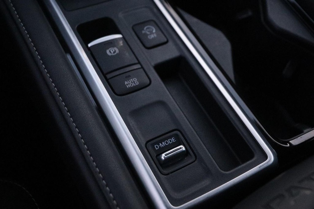 Nissan Pathfinder Vehicle Image 20