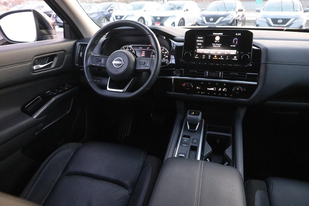 Nissan Pathfinder Vehicle Image 23