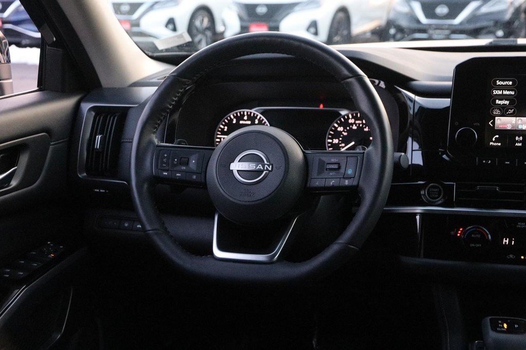 Nissan Pathfinder Vehicle Image 24