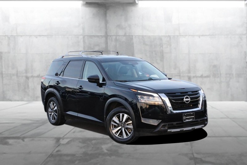 Nissan Pathfinder Vehicle Image 02