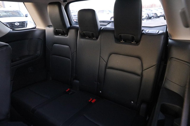 Nissan Pathfinder Vehicle Image 11