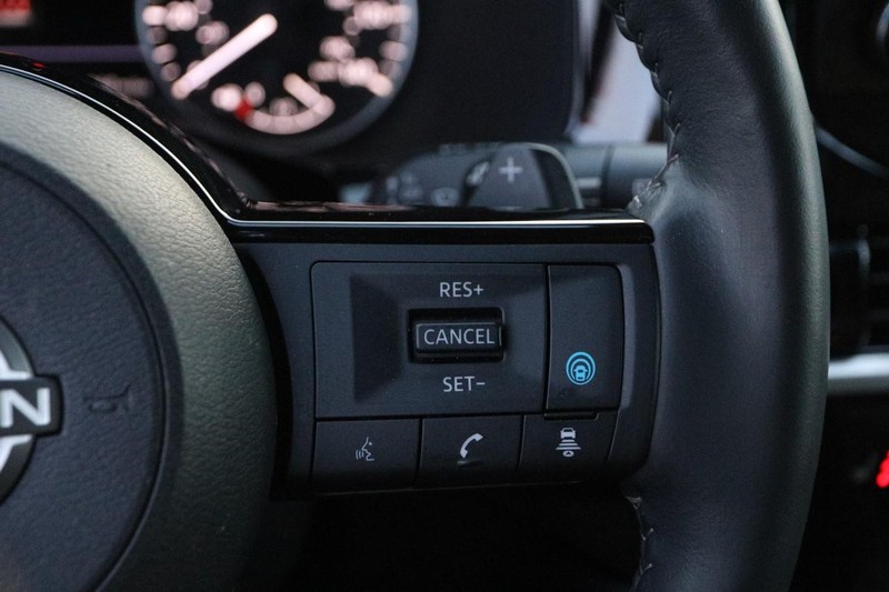 Nissan Pathfinder Vehicle Image 14