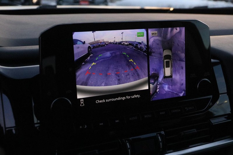 Nissan Pathfinder Vehicle Image 18