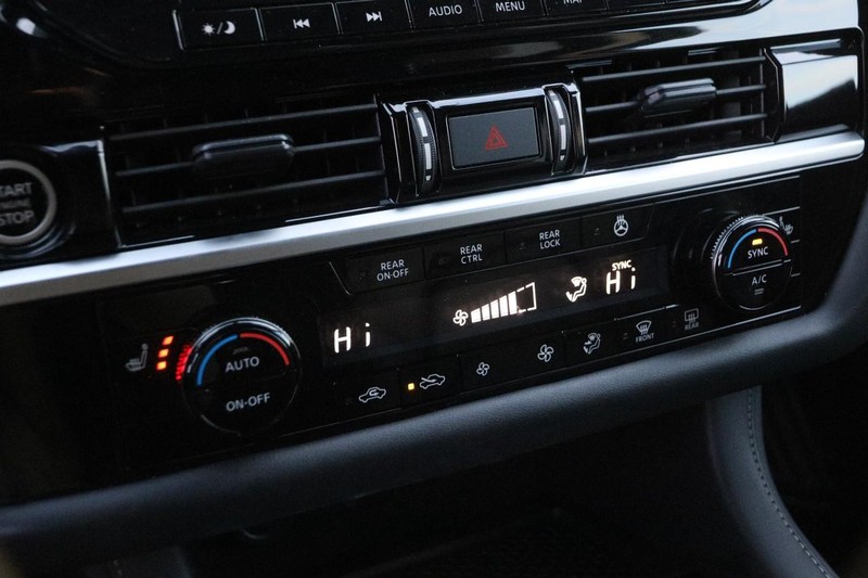 Nissan Pathfinder Vehicle Image 19