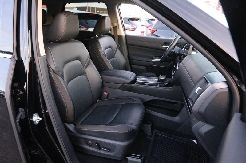 Nissan Pathfinder Vehicle Image 27