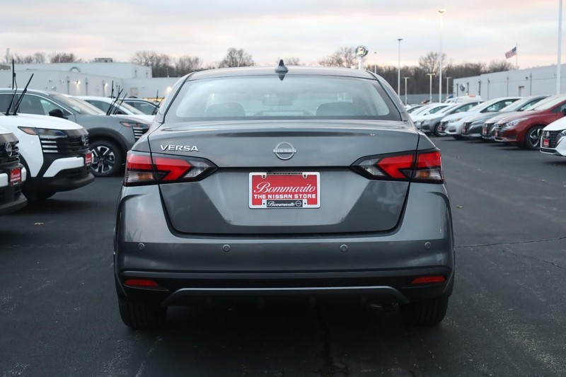 Nissan Versa Vehicle Image 06