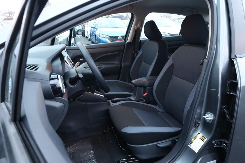 Nissan Versa Vehicle Image 08