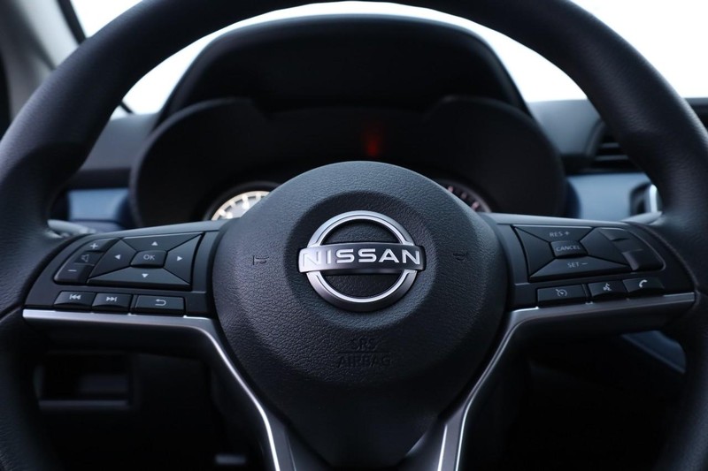 Nissan Versa Vehicle Image 09