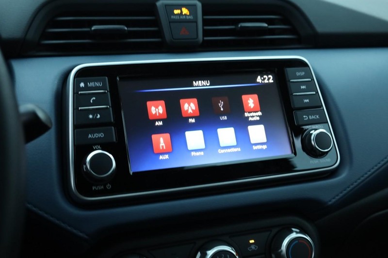 Nissan Versa Vehicle Image 11