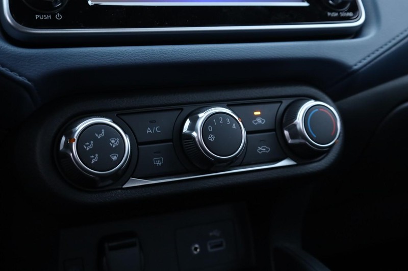 Nissan Versa Vehicle Image 13