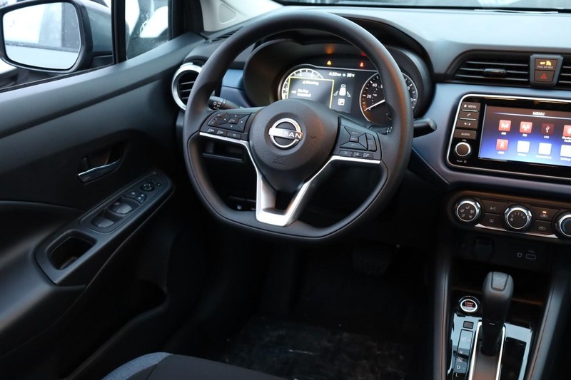 Nissan Versa Vehicle Image 22