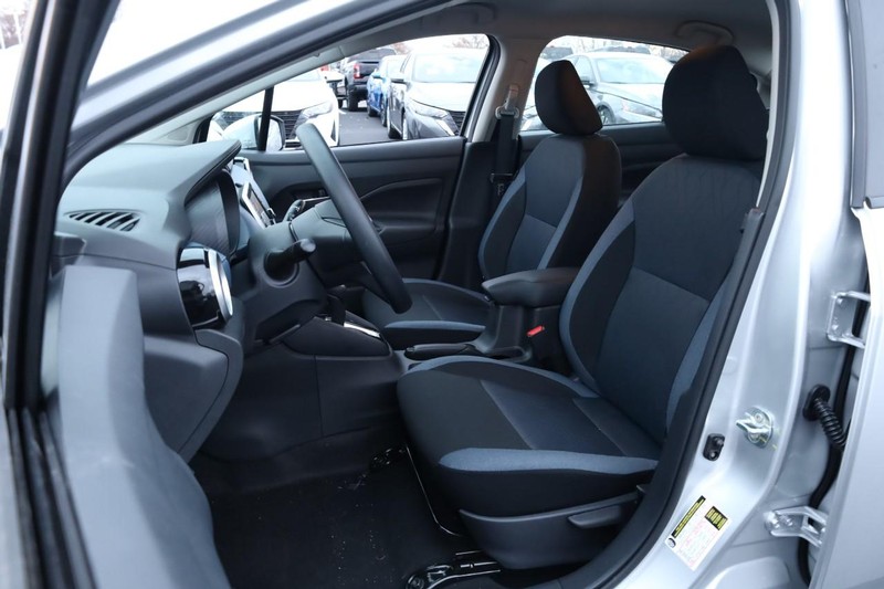 Nissan Versa Vehicle Image 08